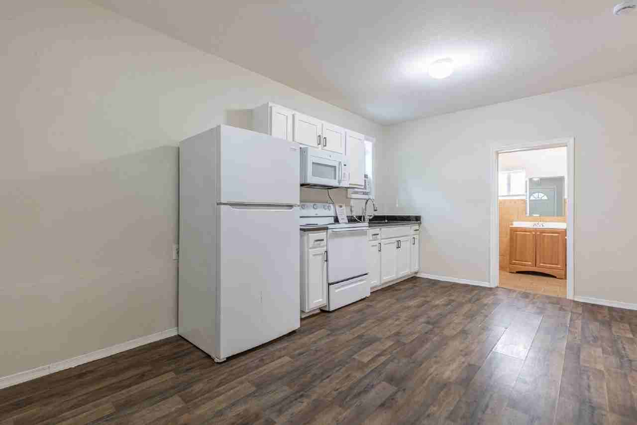 834 Division Ave #B - Photo 7 of 29