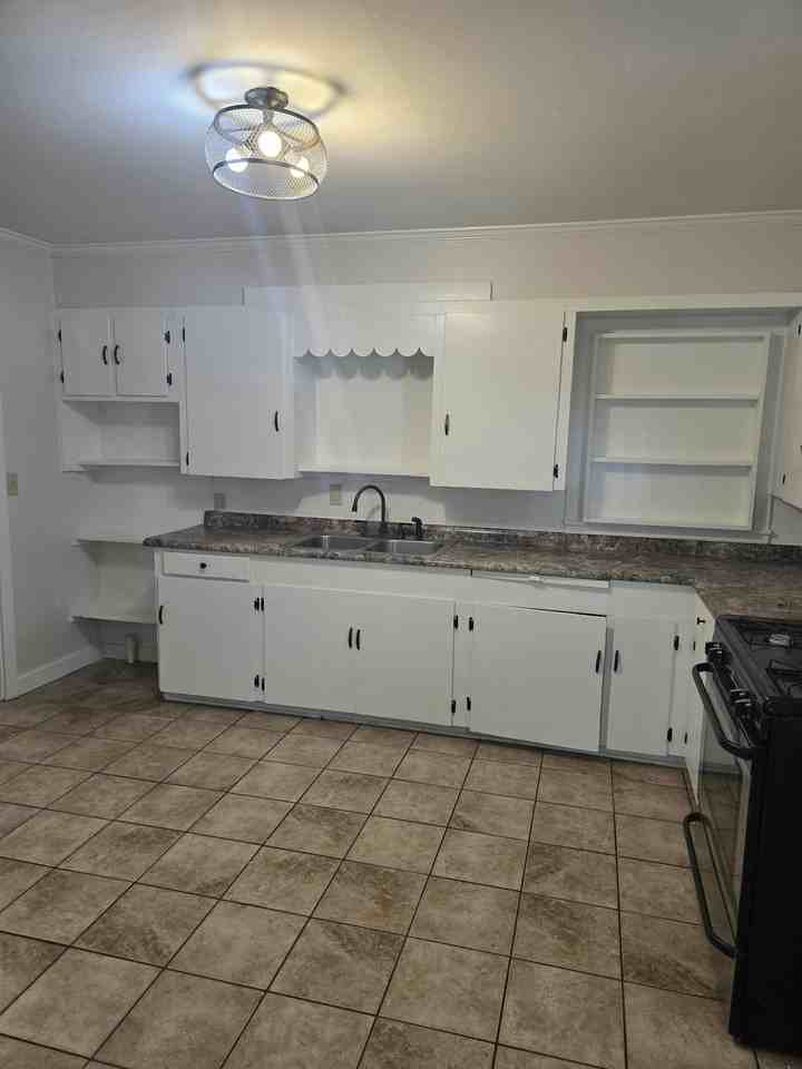 906 Quinn Street - Photo 4 of 17