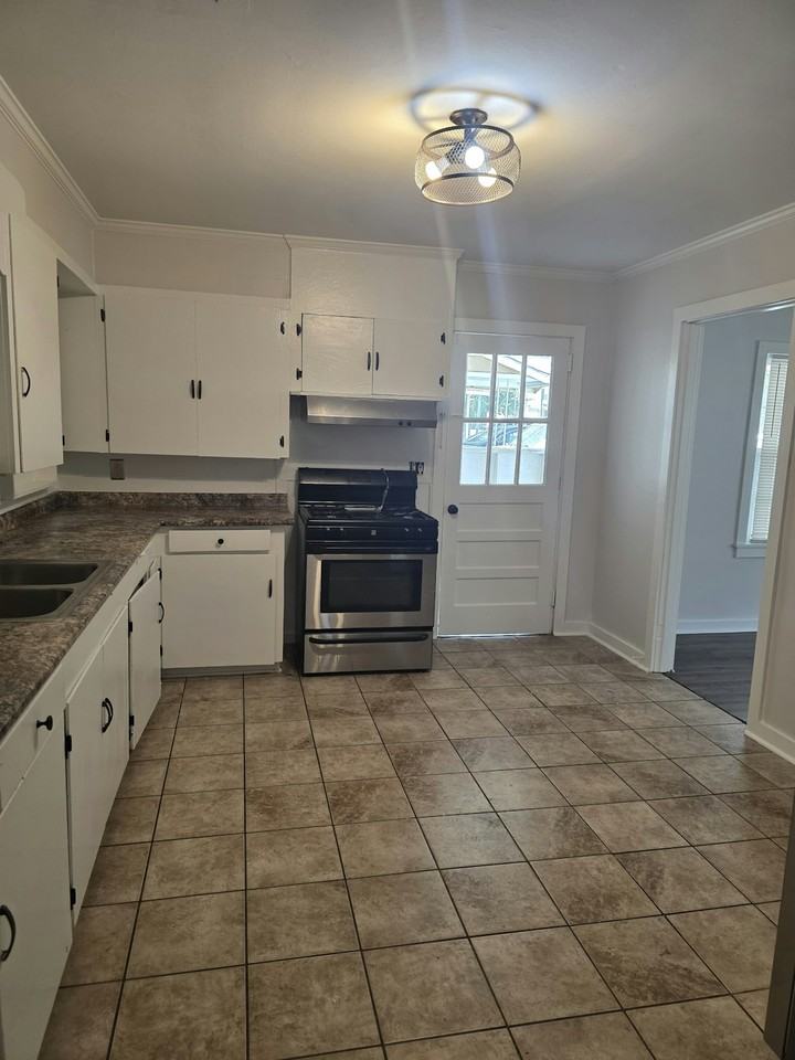 906 Quinn Street - Photo 5 of 17