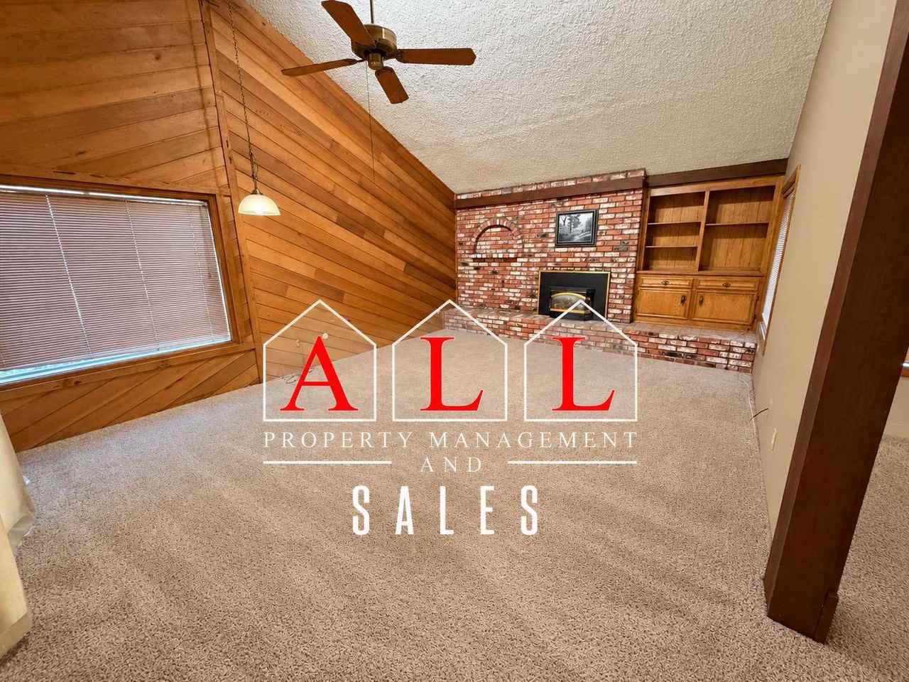 8009 Dos Rios Way - Photo 4 of 26