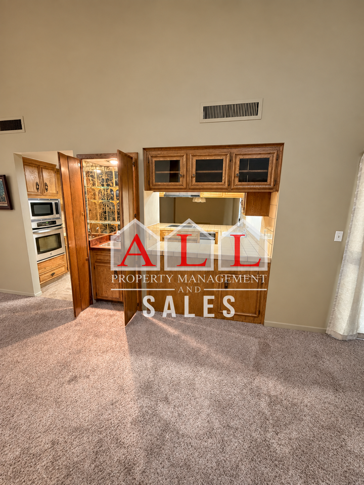 8009 Dos Rios Way - Photo 5 of 26