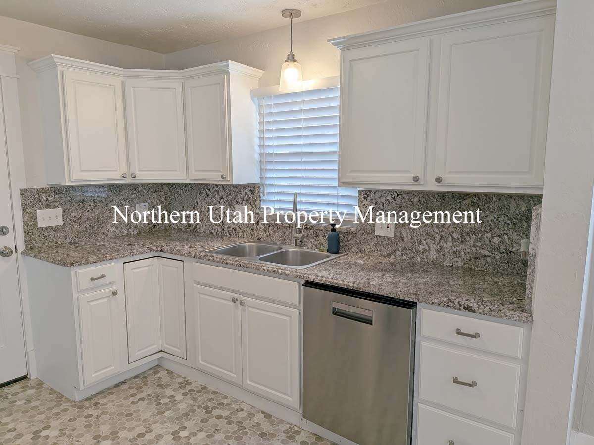 2834 Liberty Ave - Photo 4 of 19