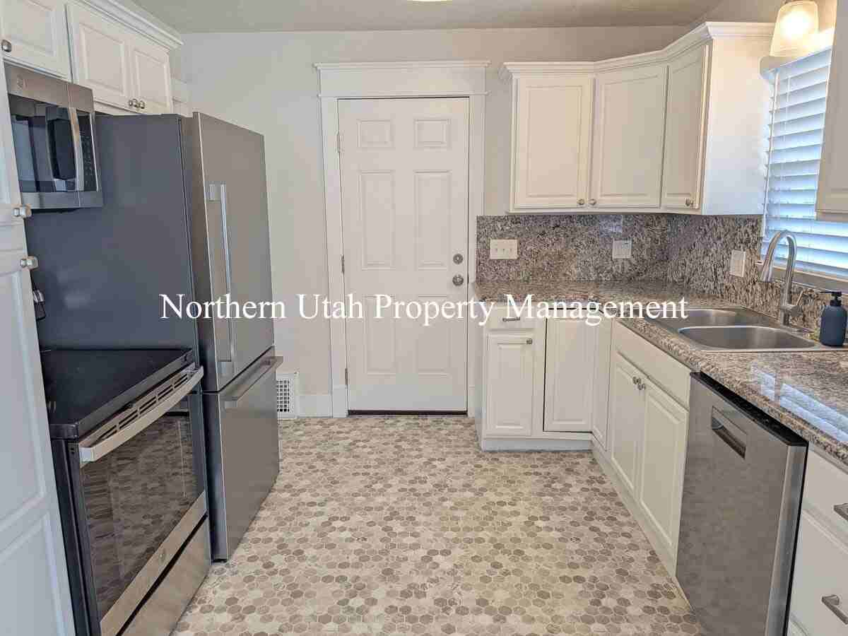 2834 Liberty Ave - Photo 5 of 19