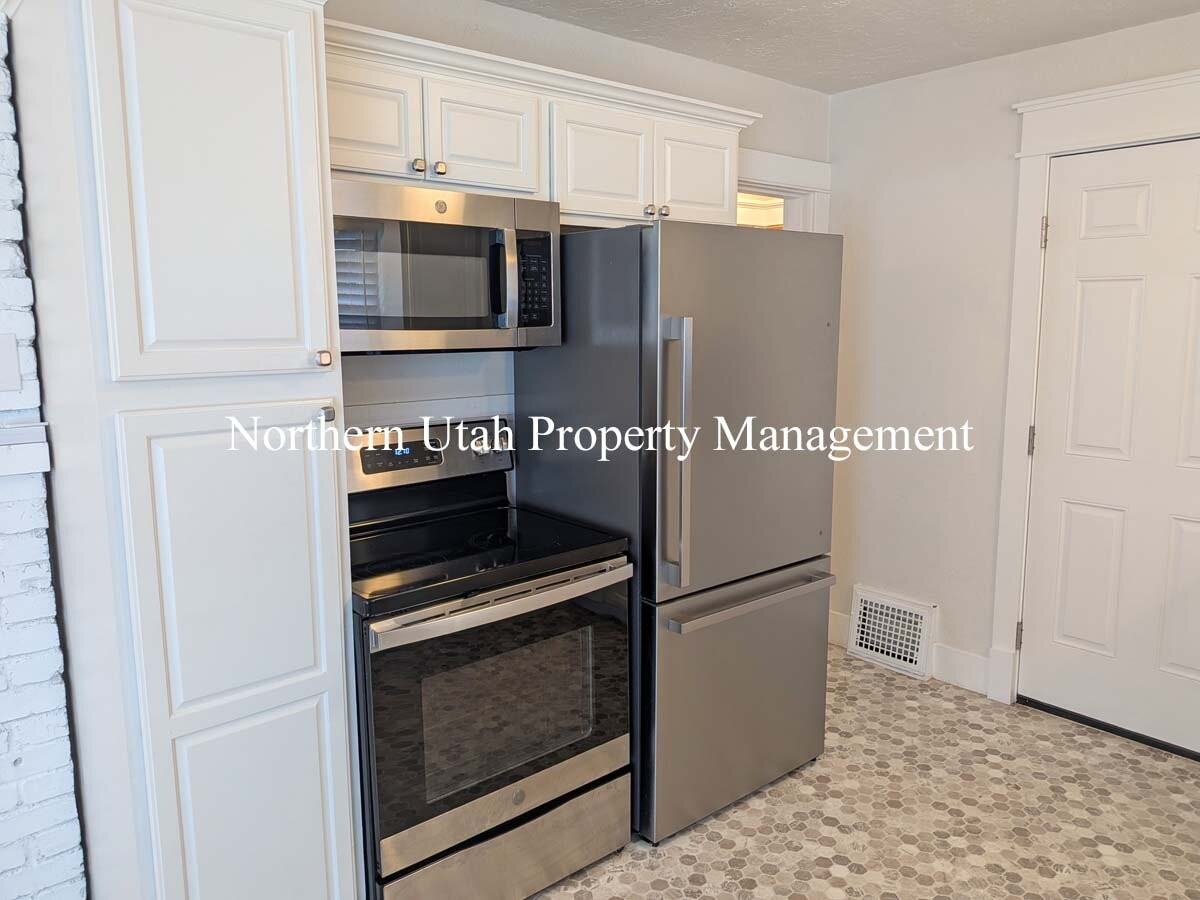 2834 Liberty Ave - Photo 6 of 19