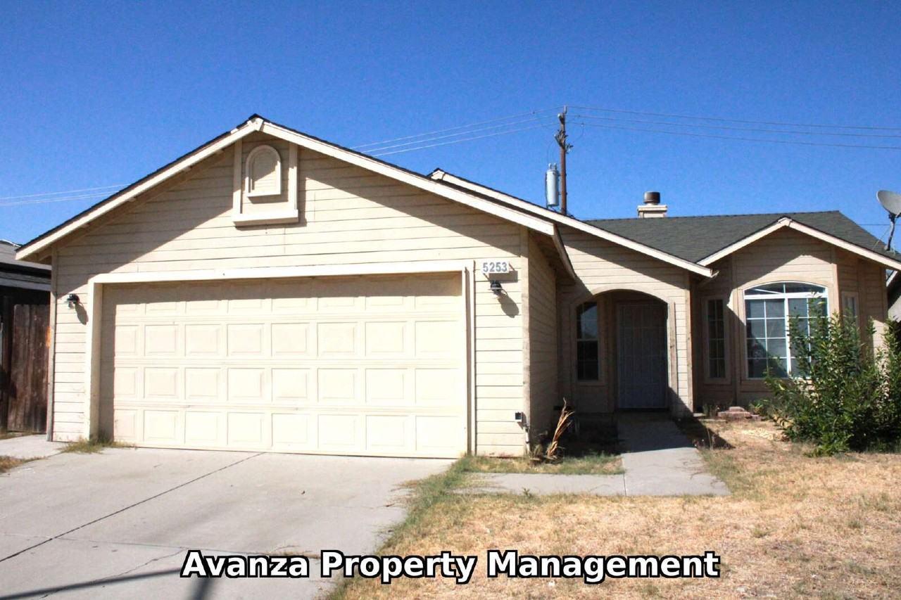 5253 E Lamona Ave - Photo 2 of 22