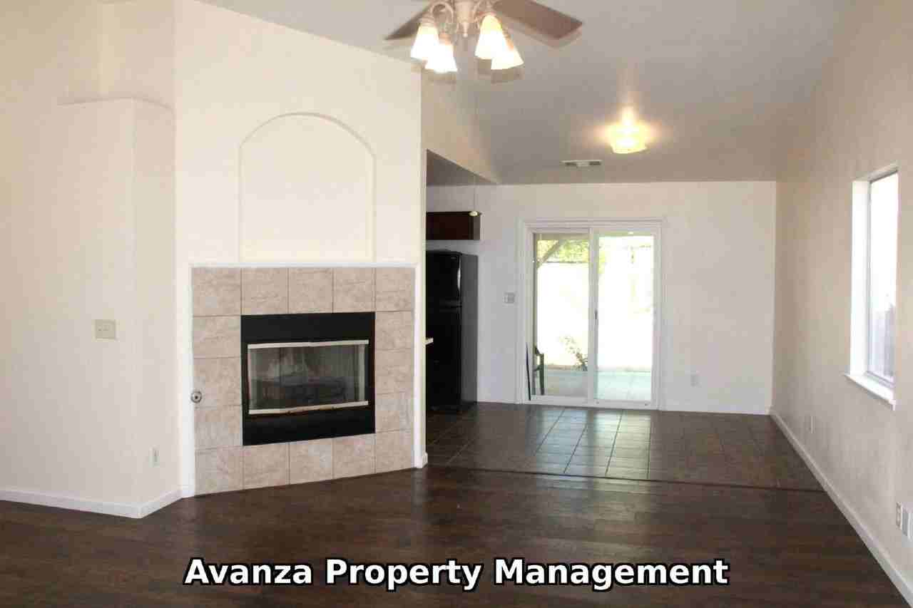 5253 E Lamona Ave - Photo 3 of 22