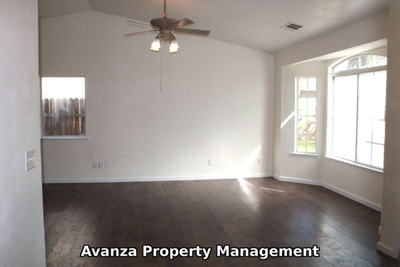 5253 E Lamona Ave - Photo 6 of 22