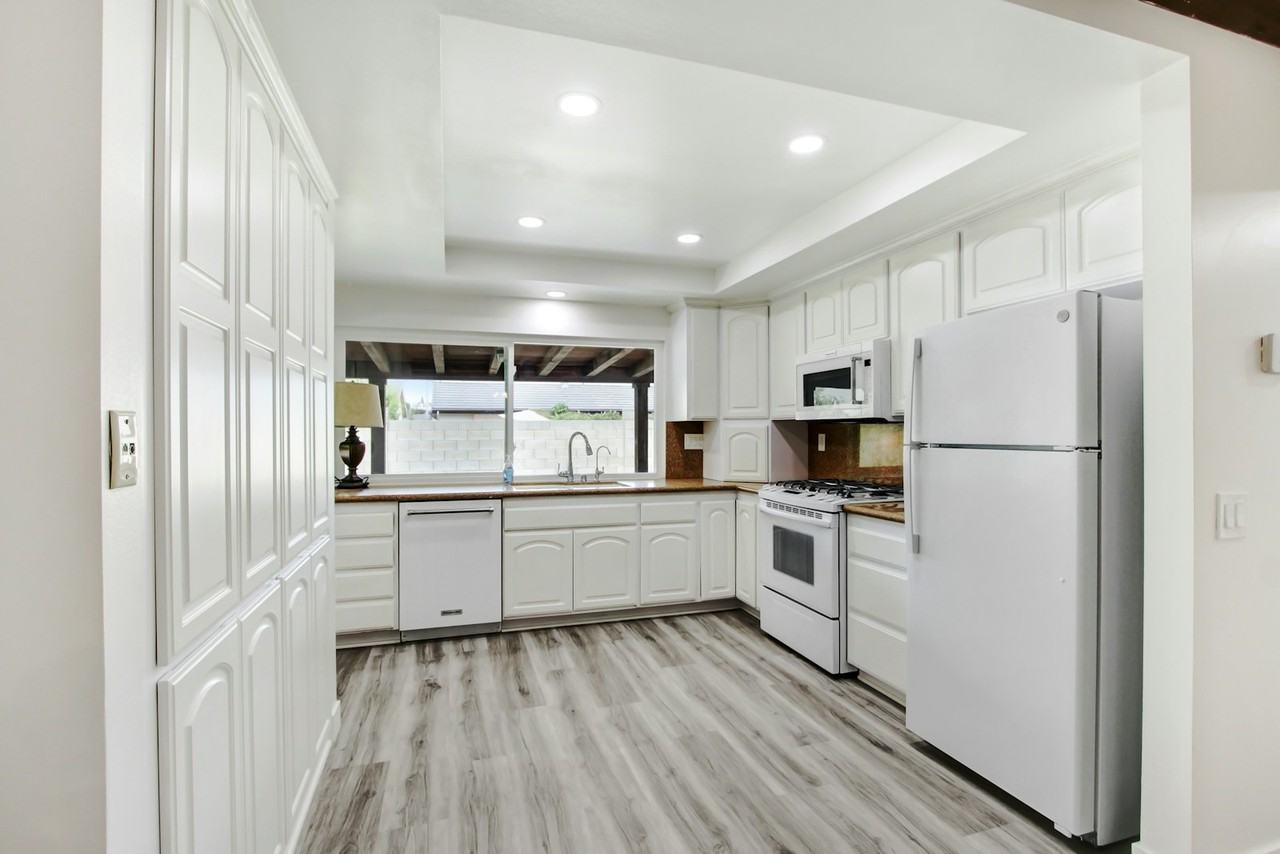 1745 North Holbrook Street - Photo 4 of 14