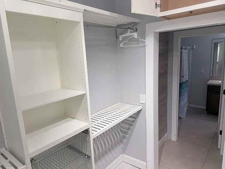 222 SW 29th St - Photo 2 of 16