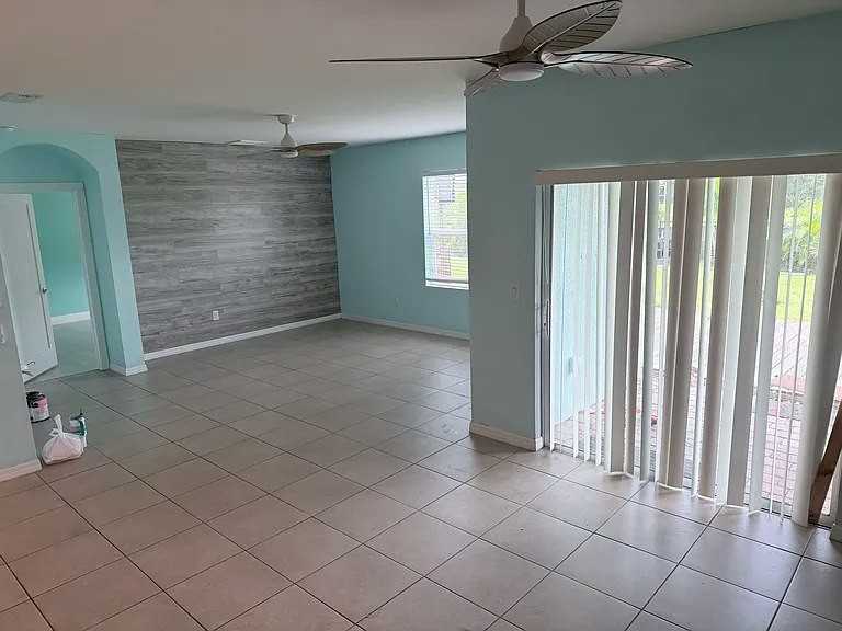 222 SW 29th St - Photo 4 of 16