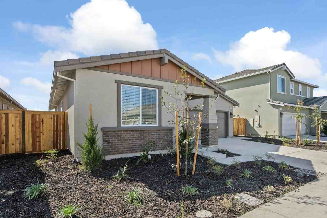 3248 Bear Oak Street - Photo 3 of 33