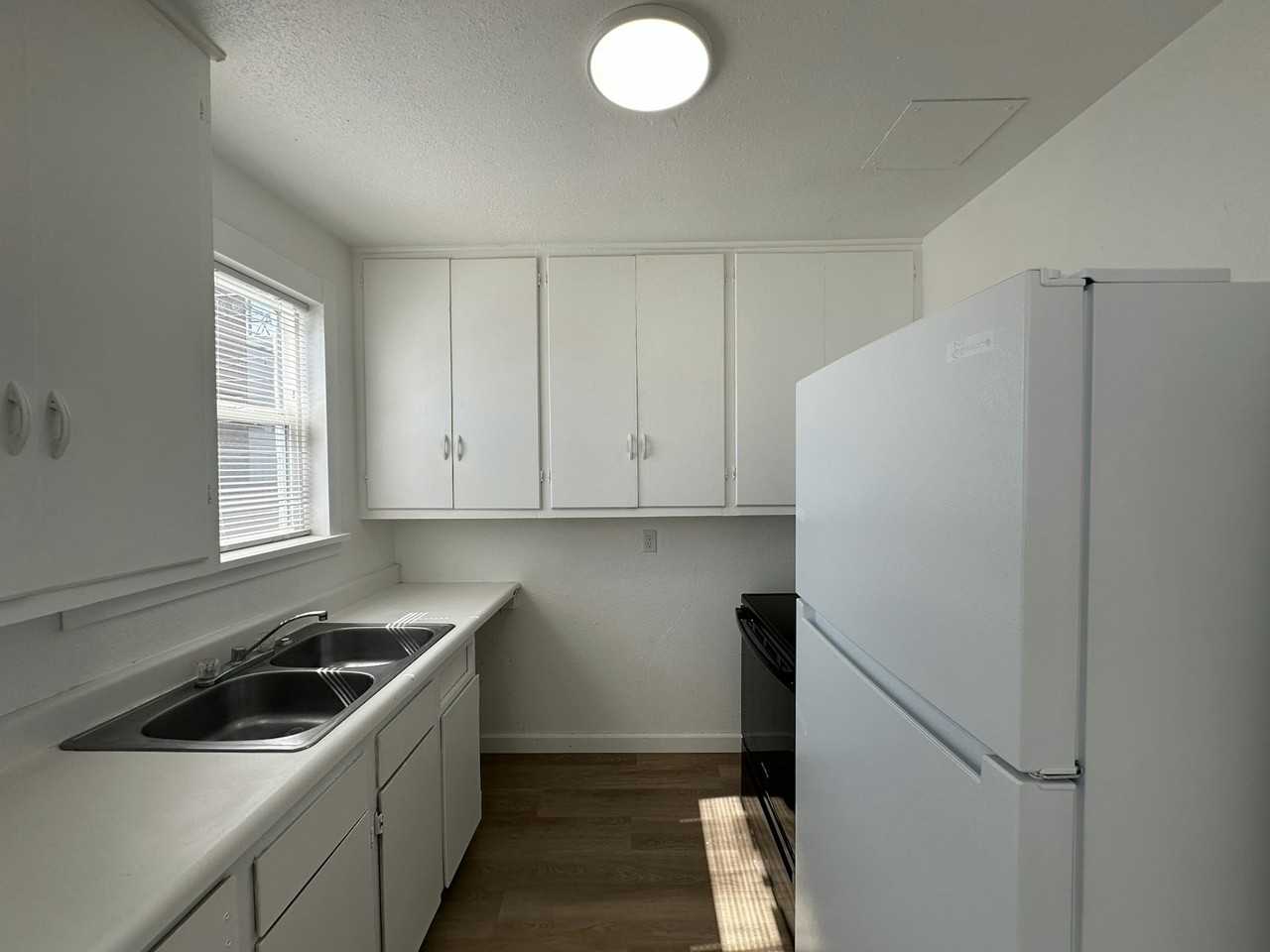 216 Division Avenue West, Unit B - Photo 5 of 14