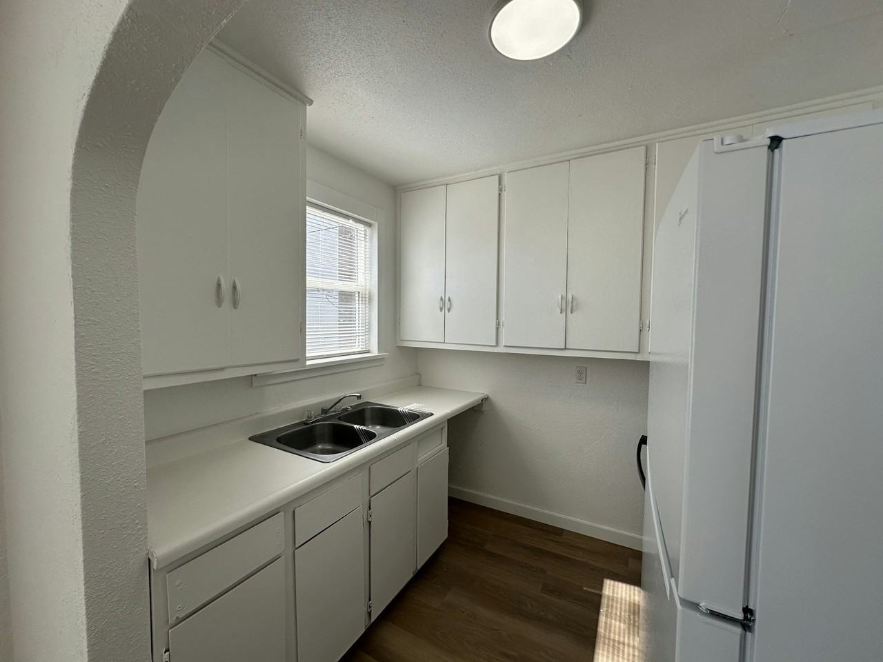 216 Division Avenue West, Unit B - Photo 6 of 14