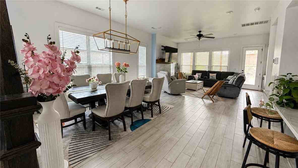 1405 George Robbins Ln - Photo 4 of 43