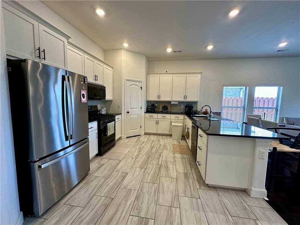 920 Sundance Ln - Photo 4 of 21
