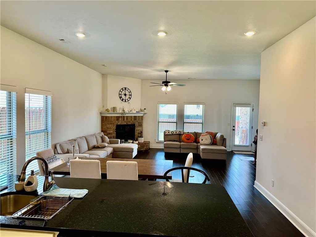 920 Sundance Ln - Photo 5 of 21