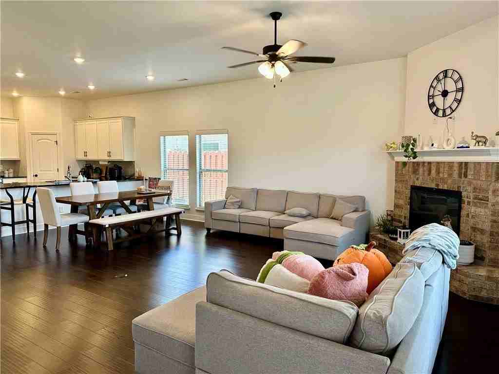 920 Sundance Ln - Photo 6 of 21