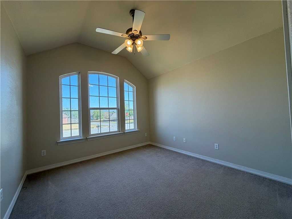 350 Beasley Dr - Photo 5 of 14