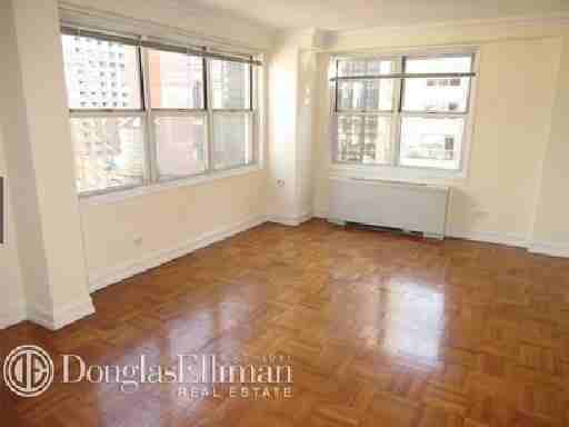 777 8th Ave - Photo 2 of 4