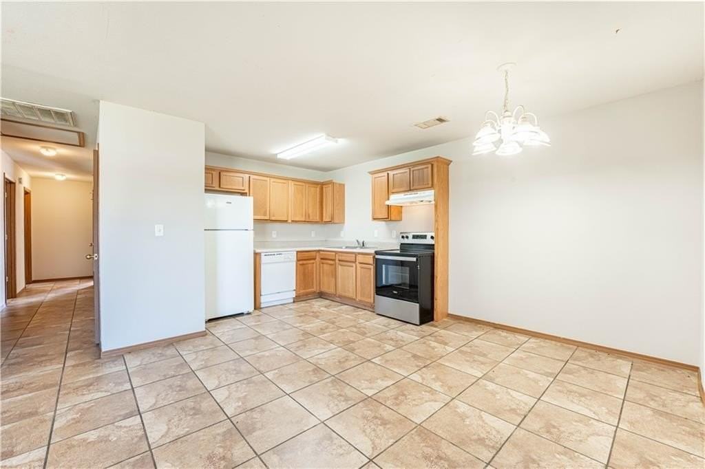 317 E Marietta Ct - Photo 6 of 33