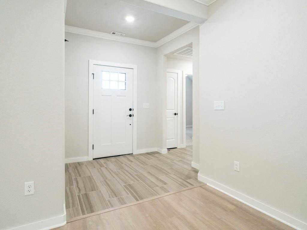 420 Coconut Ln - Photo 3 of 30