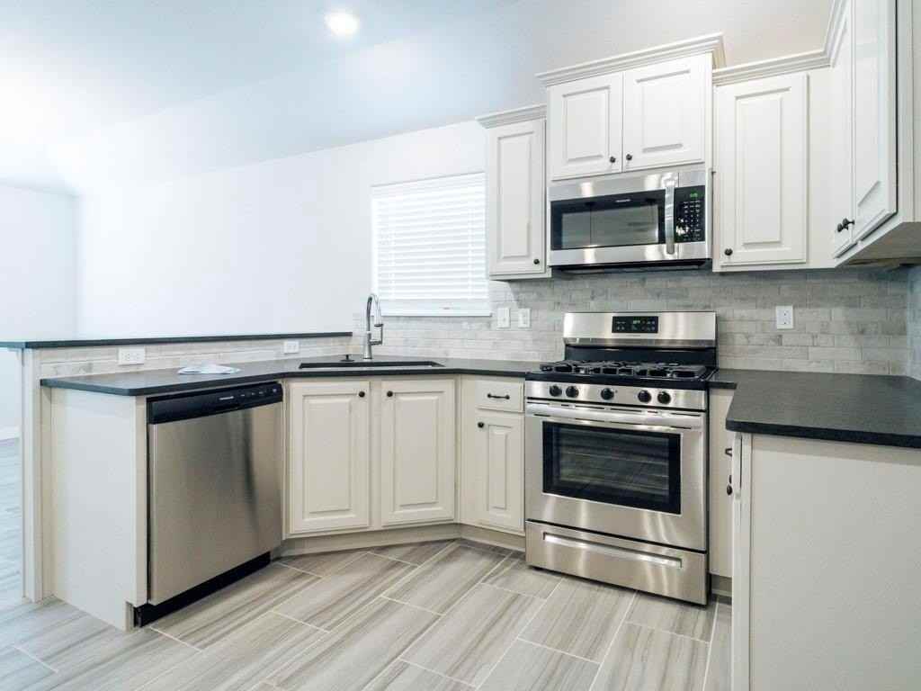 420 Coconut Ln - Photo 7 of 30
