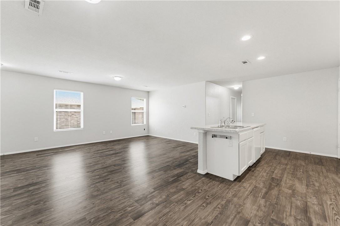 225 N Marietta Way - Photo 3 of 17