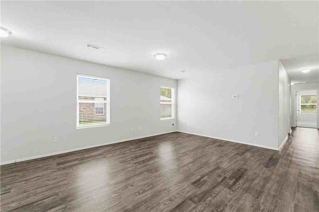 225 N Marietta Way - Photo 4 of 17