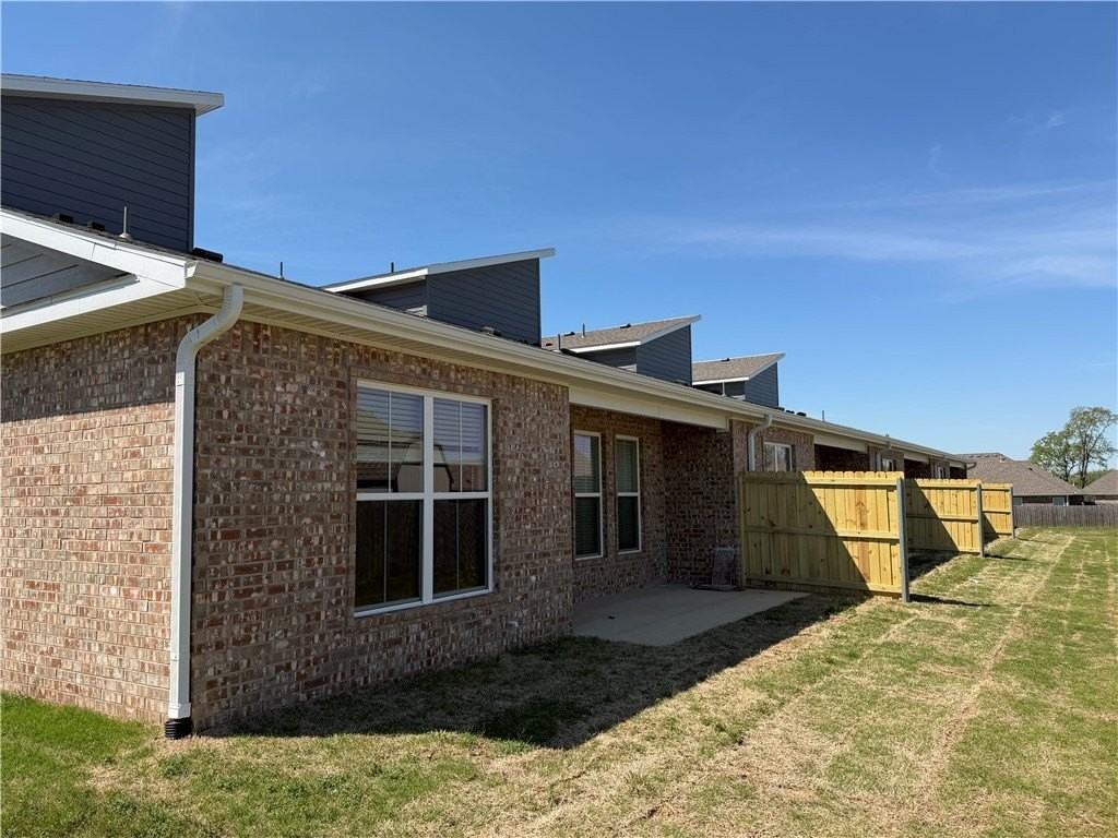 1036 Seaborn Way - Photo 4 of 17