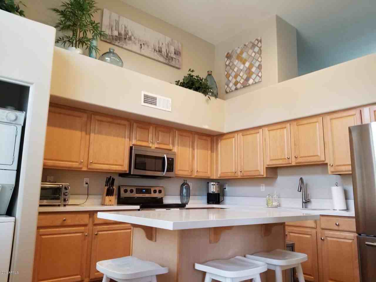 752 S Beck Ave - Photo 4 of 27