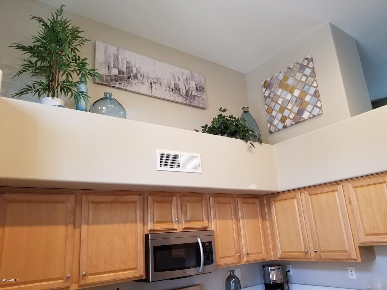 752 S Beck Ave - Photo 7 of 27