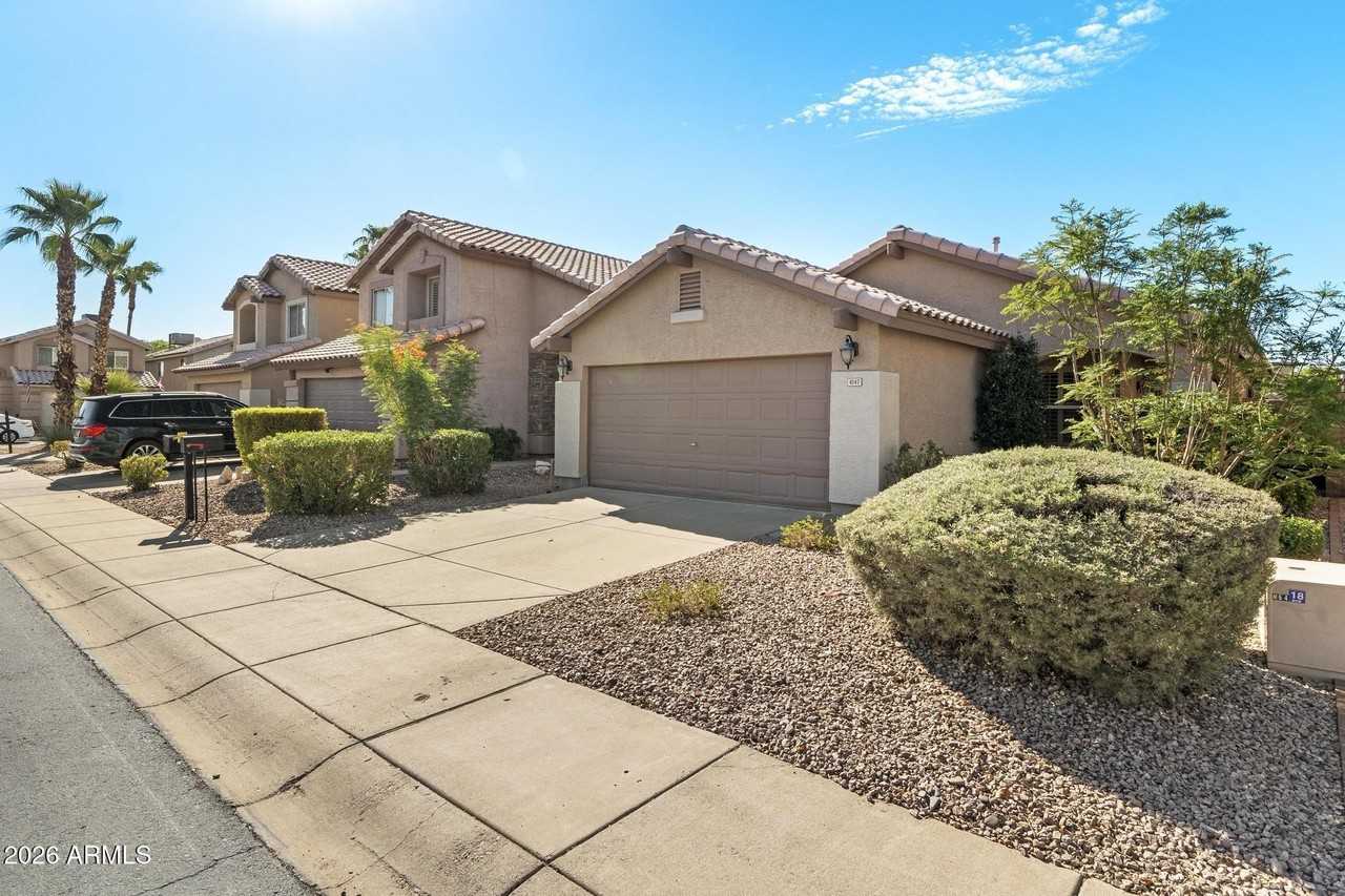 4147 E Coolbrook Ave - Photo 4 of 35
