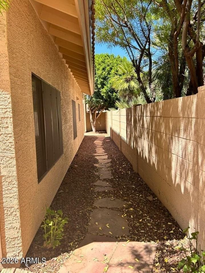 2363 W Comstock Dr - Photo 4 of 25