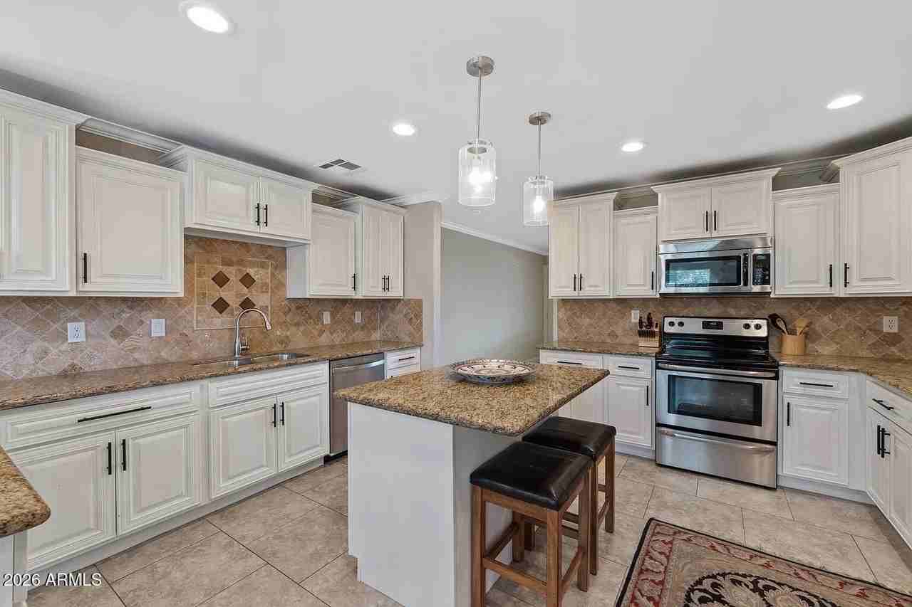 7936 E Moreland St - Photo 2 of 18