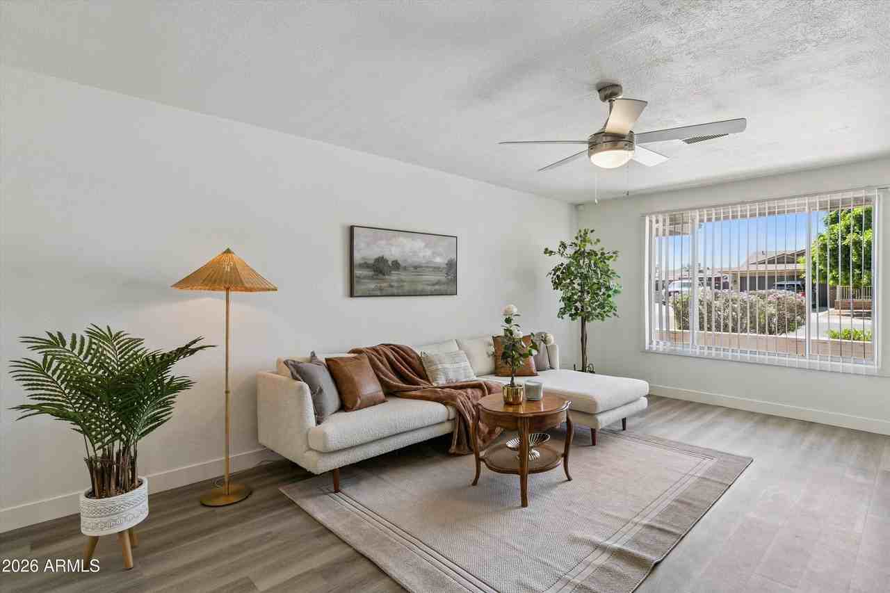 3020 W Hartford Dr - Photo 5 of 32