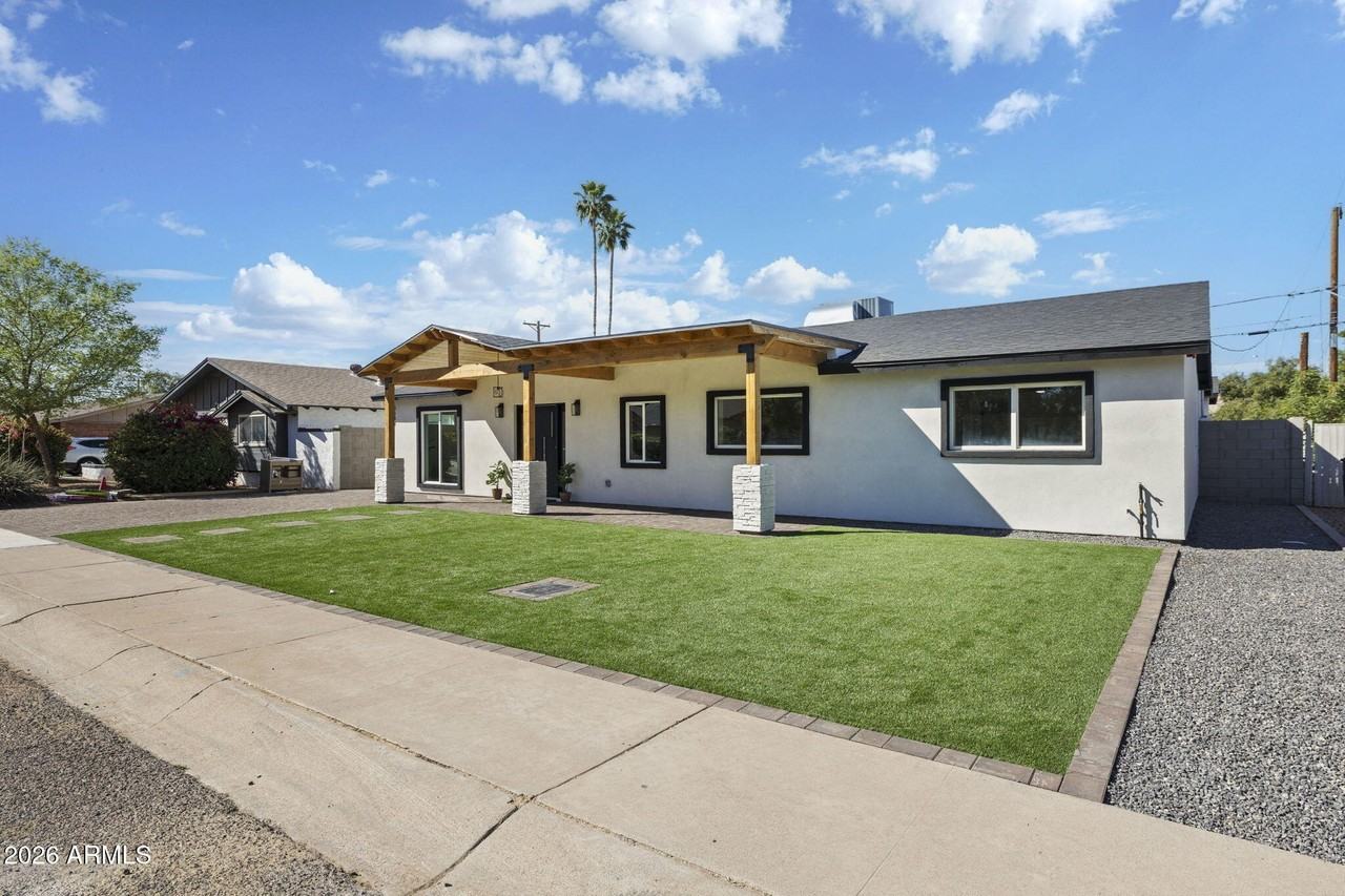 8632 E Highland Ave - Photo 4 of 47