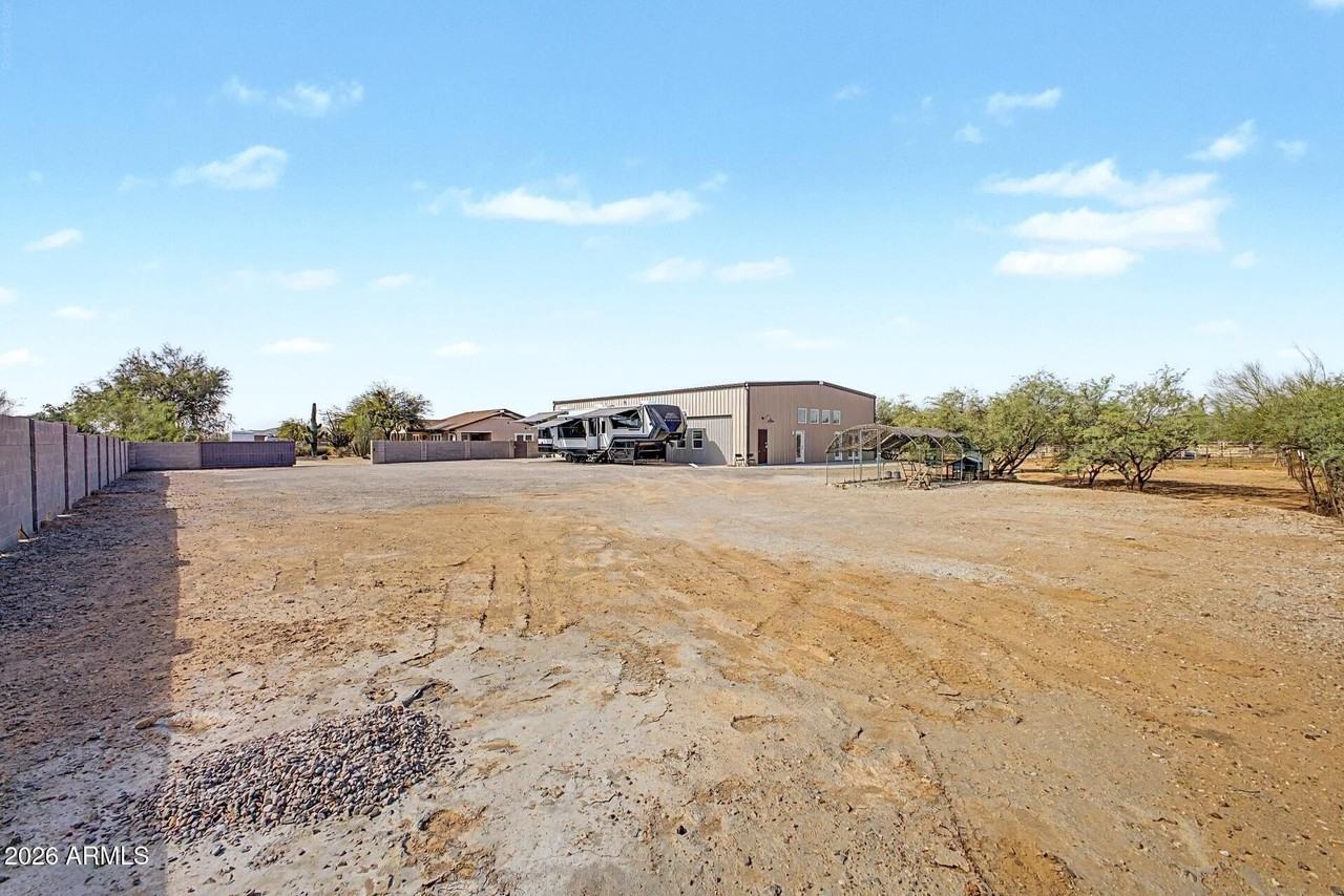 832 E Maddock Rd #B - Photo 6 of 33
