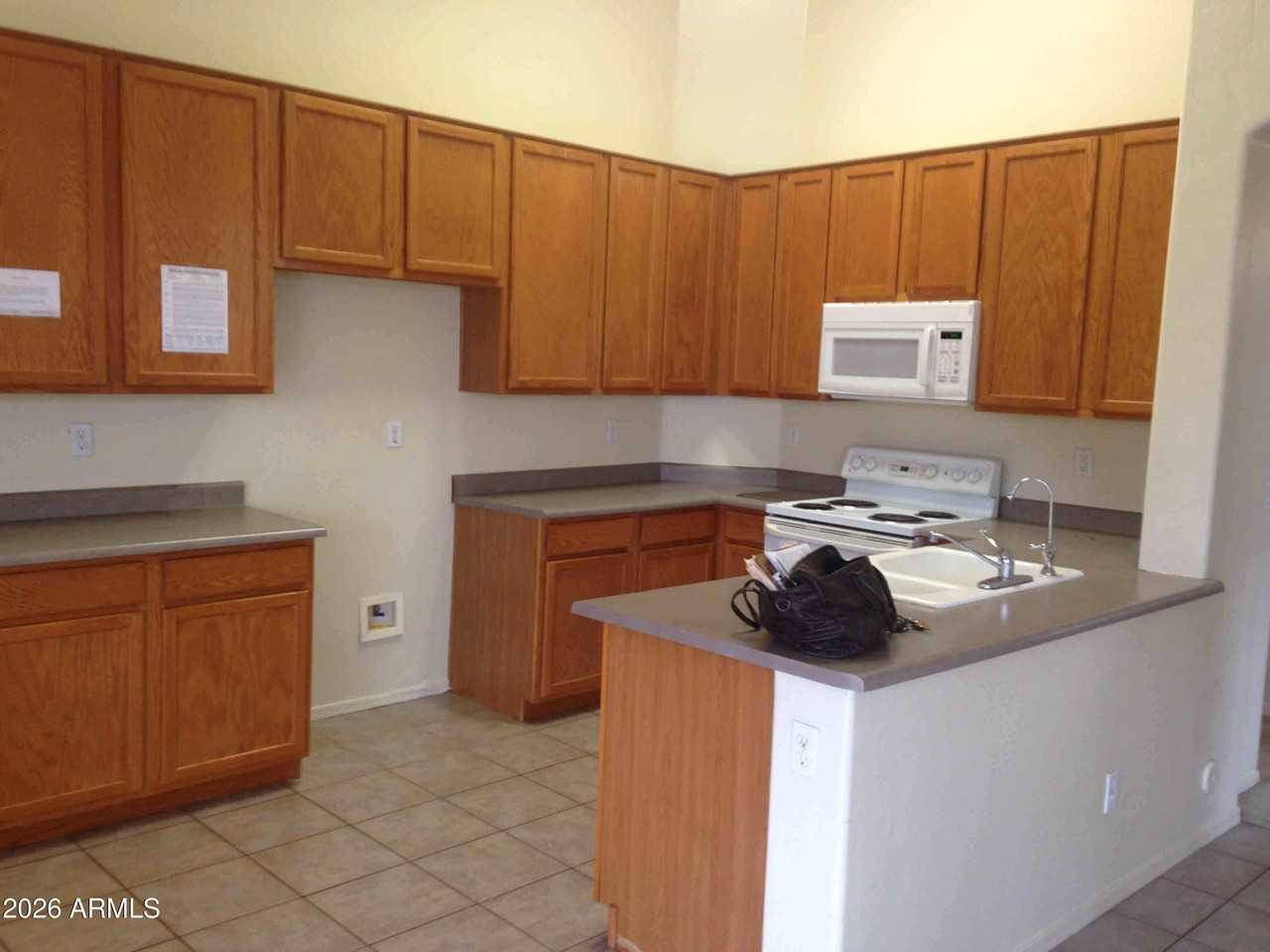 2592 E Brooks St - Photo 4 of 18