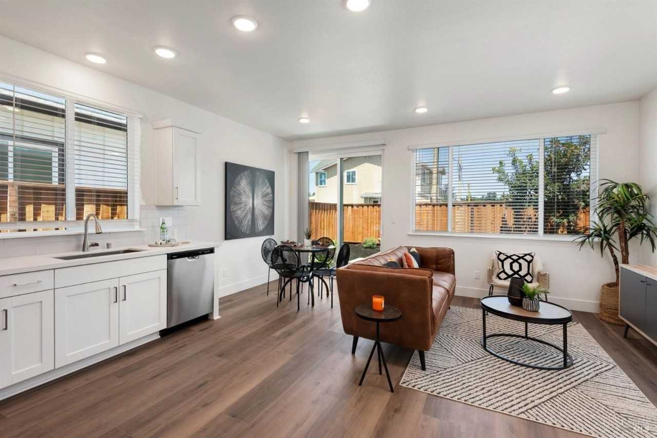 1416 Wrigley Ave - Photo 4 of 46