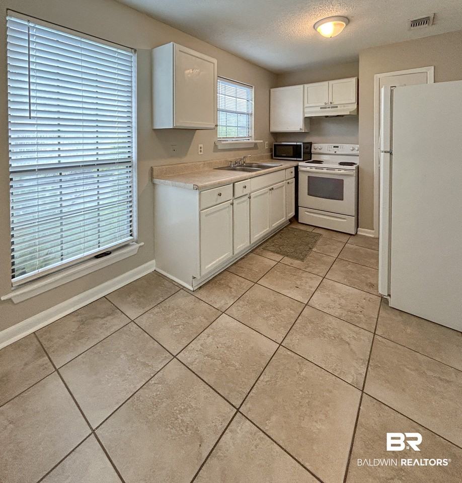 6410 Schoel Ln - Photo 3 of 9