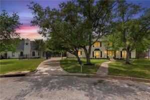 featured image of 2801 Briar Grove Cir