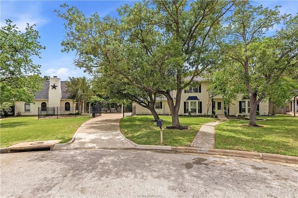 2801 Briar Grove Cir - Photo 3 of 49
