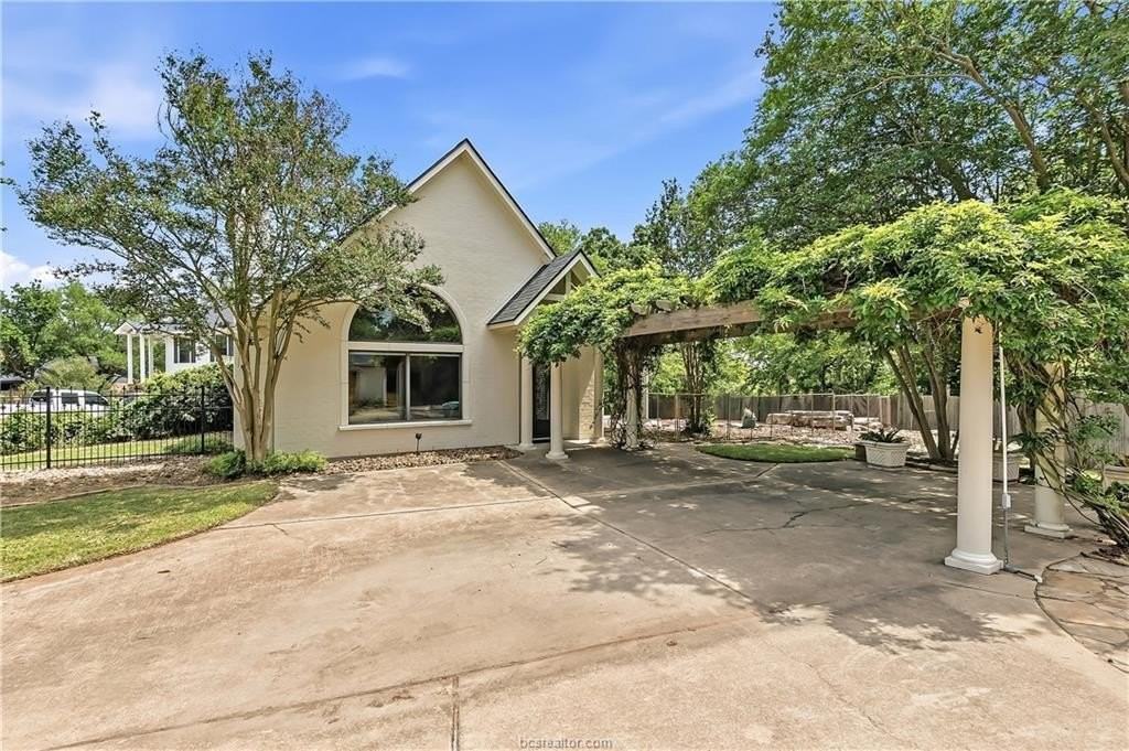 2801 Briar Grove Cir - Photo 4 of 49