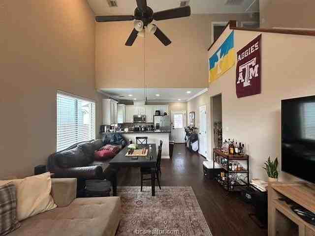 1705 Boardwalk Ct - Photo 3 of 19