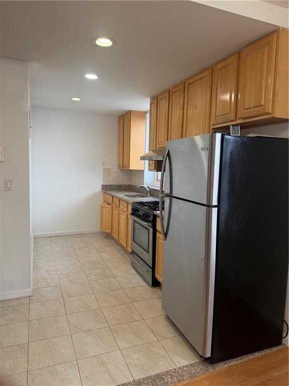 2035 Bay Ridge Pkwy #2R - Photo 5 of 11