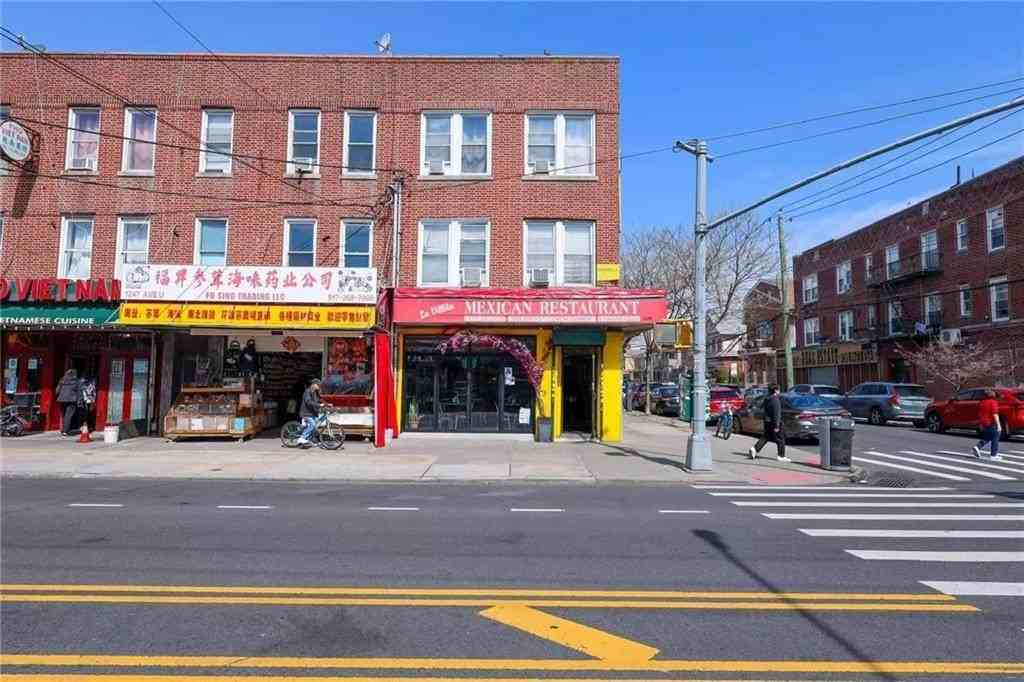1249 Avenue U - Photo 2 of 7