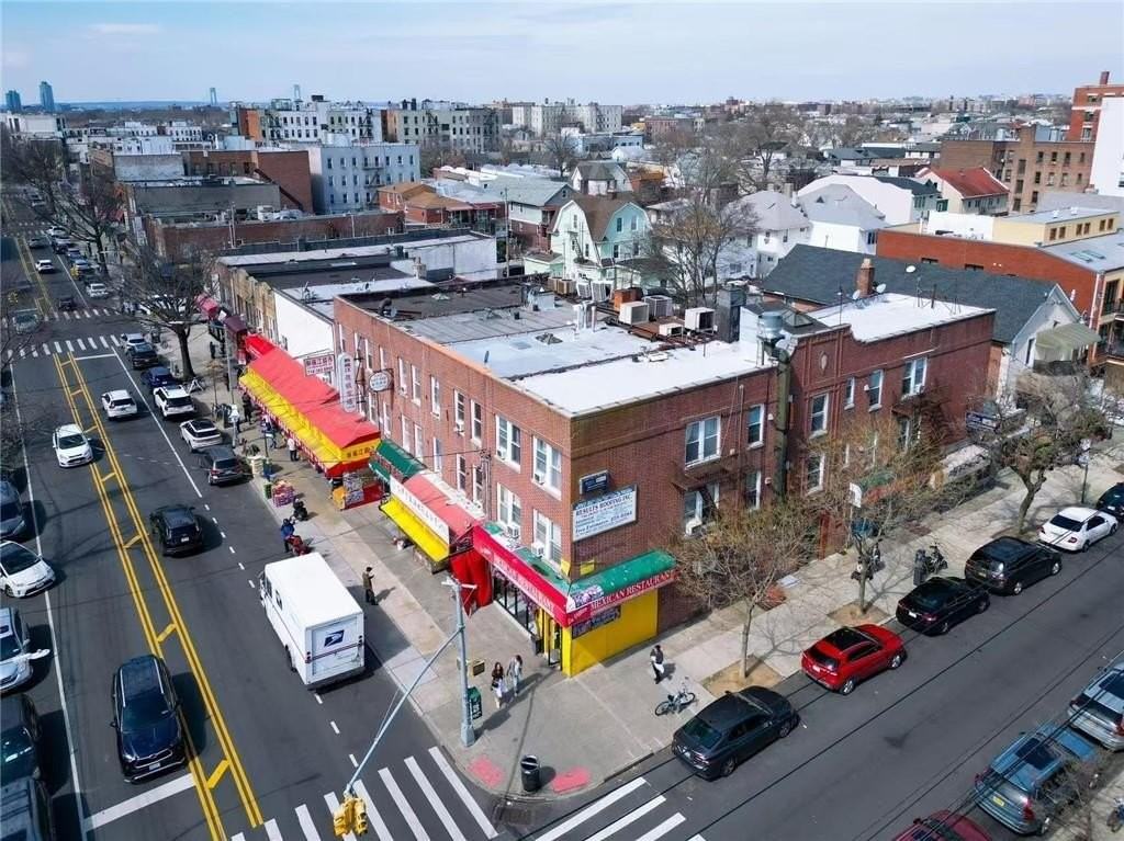 1249 Avenue U - Photo 4 of 7