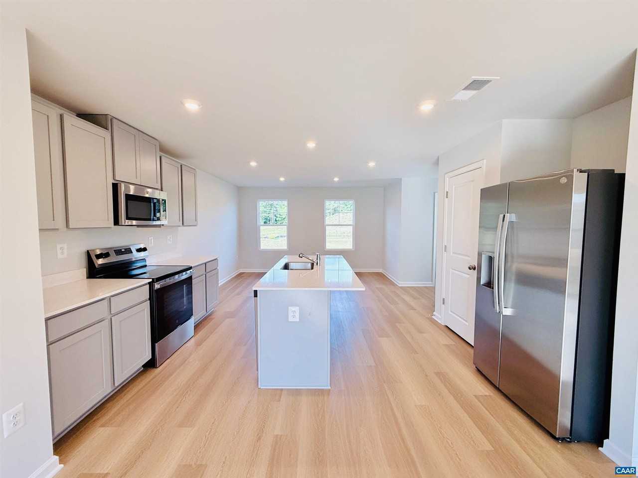 83 Laurin St - Photo 3 of 15