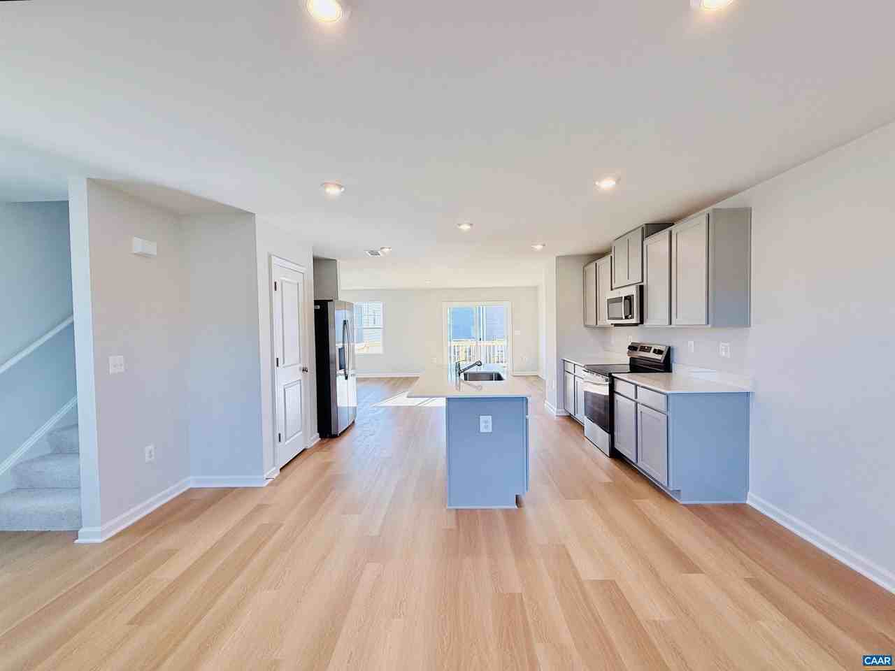 83 Laurin St - Photo 4 of 15