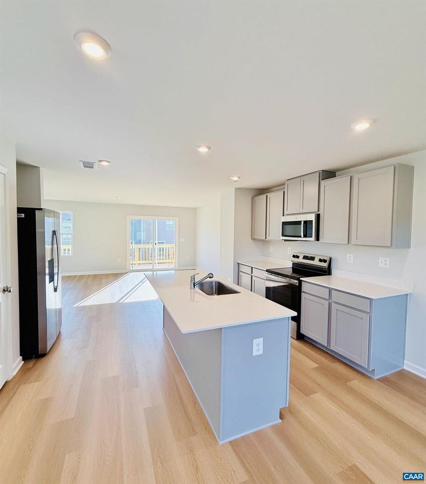 83 Laurin St - Photo 5 of 15